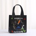 Zwarte non-woven geschenktas met Science is Awesome print en stevige handvatten - Wetenschap is Geweldig Stijl (9018-3) / 20*20*9