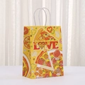 Detalle de bolsa de regalo de papel kraft con ilustraciones de pizza y estampado love - Estilo Amarillo Love Pizza (440-1)