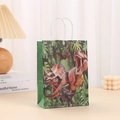 Grüne Papiertragetasche mit Dinosauriermotiven und weißen Seilgriffen für Geschenke - Dinosaurier-Thema (391-1)