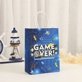 Sacchetto regalo blu scuro a tema gaming con stampa 'GAME OVER' e manici bianchi - Stile Testo GAME OVER! (421-1)