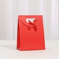Elegant red kraft paper gift bag with silk bow and convenient handle cutout - 16*12*6cm / Red