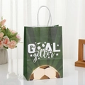 Détail du sac cadeau football vert avec texte GOAL getter et poignées en corde blanche - Style GOAL getter (334-6)