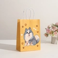 Detalle de una bolsa de papel amarilla con husky de dibujos animados y asas blancas - Al21*An15*Pr8 / Husky Amarillo Brillante