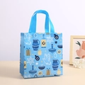 Bolsa de regalo de Hanukkah azul de tela no tejida con estrella de David y motivos - 23*22*11 / Azul Cielo (5010-4)