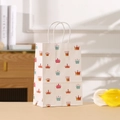 Bolsa de regalo de papel blanco con estampados de coronas coloridas y asas de cuerda blanca - Corona Colorida / 21x15x8cm