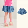 Gonna-pantalone a pieghe in denim per bambine con ricamo a farfalla in blu lavato - 90cm / Blu