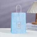 Sacchetto regalo in carta kraft floreale con scritta For You e manici in corda bianca - Stile Floreale Blu For You (207-1) / 21x15x8cm