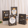 Set van vier zwarte afstudeercadeautassen met goudfolie letters en geweven handvatten - Afstudeerserie Collectie (284 Serie) / 21x15x8