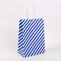 Bolsa de regalo vertical de papel kraft con rayas diagonales azules y blancas y asas blancas - Grande / Azul