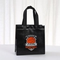 Détail de l'impression basket et du bord pressé à chaud sur le sac cadeau noir - Style Citation Basketball Noir (9061-4)