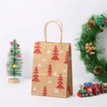 Bruine kraftpapier kerstcadeautas met rode kerstboom en witte geschenkpatronen - Rode Kerstboom Patroon (019-3)