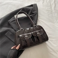 Bolso bowling brillante café oscuro con dos bolsillos delanteros y hebillas plateadas - Negro