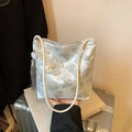 Bolso tipo cubo de satén con bordado de mariposa y borla de jade en maleta plateada - Estilo Bordado Mariposa Dorada Azul (Azul)