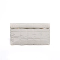 Moderne gesteppte hellgraue Clutch mit Karomuster und goldenen Metallverschlüssen - Weiß