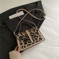 Chique handtas met luipaardprint, beige lederen bies en elegante gouden details - Khaki
