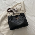 Bolso tote negro acolchado con correas de cadena de cuero marrón y gran capacidad - Marrón