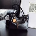 Bolso tote negro de gran capacidad en cuero PU con cadena y colgante de bola - Con Colgante / Negro