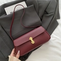 Retro burgundy underarm bag in lychee pattern leather with a gold U-shaped metal clasp - Red