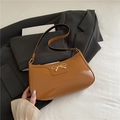 Bolso de hombro de PU marrón brillante con lazo dorado y estética retro minimalista - Marrón