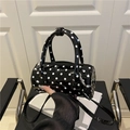 Elegante bolso cilíndrico de lunares blancos y negros con asas y correa de hombro - Negro