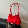 Bolso de mano de gamuza roja con elegante detalle de nudo y asa de cuero suave - Rojo