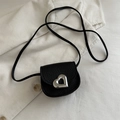 Mini borsa a tracolla nera in ecopelle martellata con fibbia a cuore in metallo argento - Nero