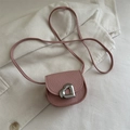Mini borsa a sella rosa antico in pelle martellata con chiusura a cuore in argento - Rosa