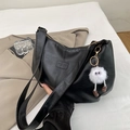 Black litchi grain crescent tote bag with fashion trend logo and white plush pendant - With Pendant / Black