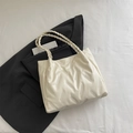 Borsa tote beige a pieghe con manico intrecciato e finitura in ecopelle testurizzata - Bianco Riso (Senza Ciondolo)