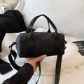 Borsa da viaggio cilindrica nera in nylon con doppi manici e tracolla regolabile - Nero Piccolo