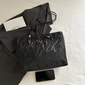 Black large capacity tote bag with pleated texture and fine metal logo detail - Black without Pendant