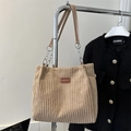 Grand sac fourre-tout en velours côtelé kaki avec brides en cuir et chaînes argentées - Kaki