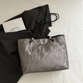 Silver wrinkled texture large tote bag with black leather straps for commute - Grey Without Pendant