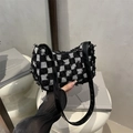 Modische schwarz-weiße Schultertasche aus Tweed mit Fransen-Details und Lederriemen-Design - Schwarzes Gitter