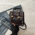 Sac à dos vintage en cuir marron foncé et tissage à carreaux colorés pour femme - Bleu