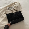 Schwarze gesteppte Shopper-Tasche mit Kettenriemen und Logo aus Leder und Wildleder - Schwarz