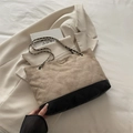 Schicke Stepptasche aus beigem Wildleder und schwarzem Leder-Patchwork mit Goldbeschlägen - Khaki
