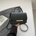 Bolso chic de cuero PU negro acolchado con barra dorada y correa ajustable - Negro