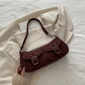Retro dunkelrote Schultertasche mit doppelten Vordertaschen und Metallkettenriemen - Rot