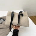 Elegante borsa tote in tessuto beige con manici neri a contrasto per ogni giorno - Nero (Senza Ciondolo)