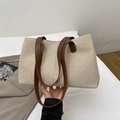 Grande borsa tote in tela beige con tracolle marrone scuro per il pendolarismo quotidiano - Marrone (Senza Ciondolo)