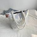 Borsa tote trapuntata bianco perlato con finitura lucida e ampi spallacci imbottiti - Bianco Sporco