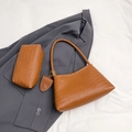 Conjunto de bolso tote tejido marrón caramelo con estuche a juego para un estilo elegante - Marrón