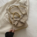 Sac de soirée or champagne avec paillettes et nœud décoratif sur un blazer - Doré