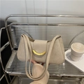 Minimalistische beige suède baguette schoudertas met gouden gesp voor dames - Khaki