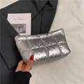 Pochette trapuntata argento metallizzato con ricamo a griglia per cosmetici - Argento