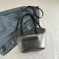 Transparente graue PVC-Einkaufstasche mit MEIXIAOMEI-Schriftzug und verstellbarem Gurt - Mattschwarz