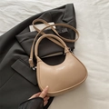 Bolso hobo beige de media luna con asa superior y correa ajustable para mujer - Caqui
