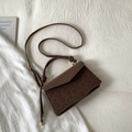 Elegante Umhängetasche mit Leopardenmuster, Vintage-Wildlederoptik und Golddetails - Braun