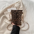 Borsa a tracolla leopardata con catena in metallo dorato e finitura in finta pelliccia - Cachi (Leopardo)